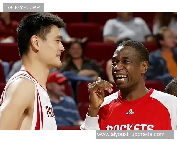 姚明父母温馨合影展现家庭幸福与篮球巨星的成长历程