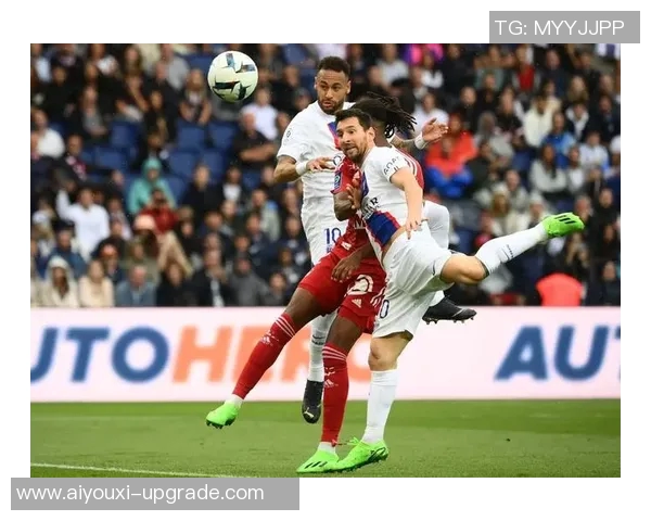 中超盛况：巴黎圣日耳曼大胜曼城引发全场热烈反响与焦点讨论